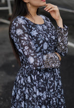 Load image into Gallery viewer, Black Faux Georgette Printed Gown
