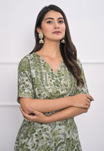Load image into Gallery viewer, Green Chanderi Kurta Set With Pant
