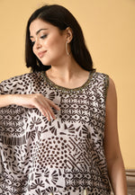 Load image into Gallery viewer, Off White Viscose Printed Jumpsuit
