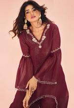 Load image into Gallery viewer, Wine Organza Kurta Set With Pent
